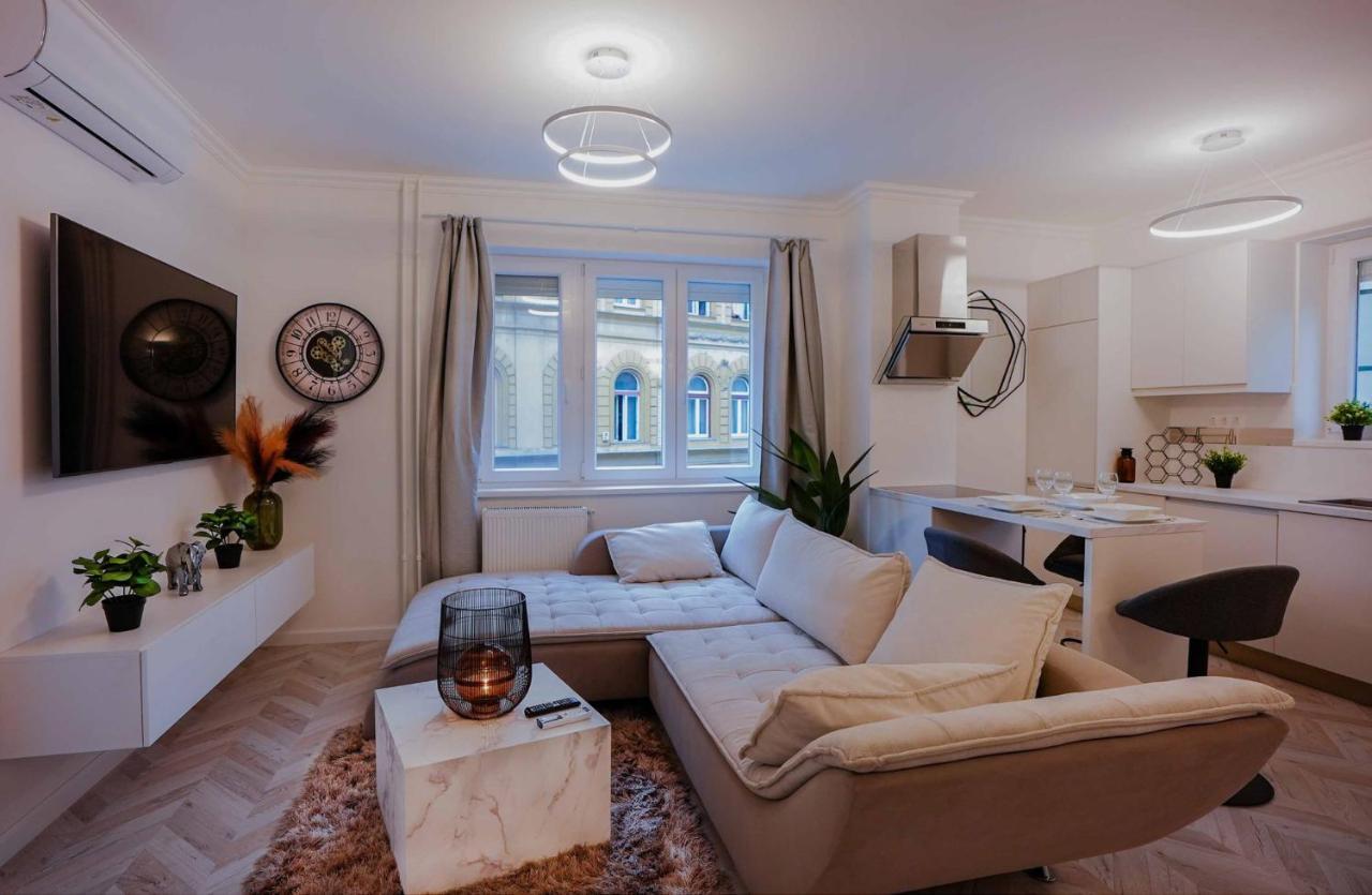 Corvin Avenue Premium Central Apartment Budapest Eksteriør billede