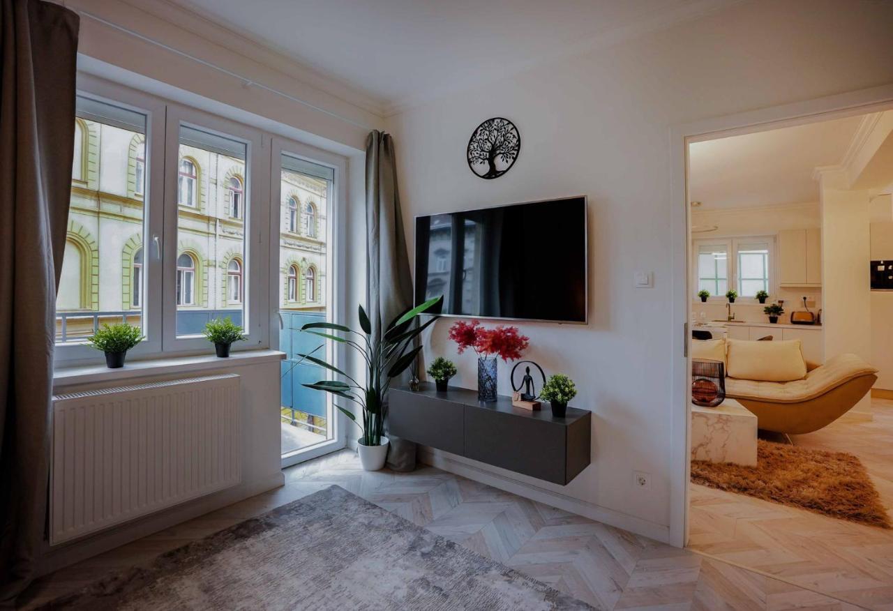 Corvin Avenue Premium Central Apartment Budapest Eksteriør billede
